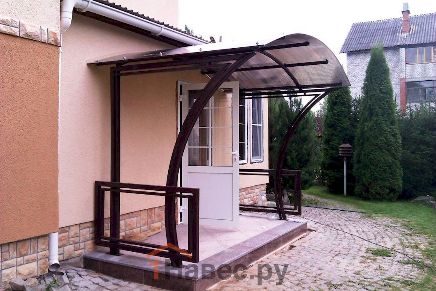 Навес из поликарбоната